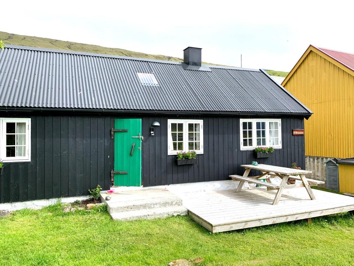 Charming Old Style Shanty Hvalba Bagian luar foto